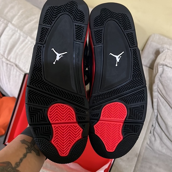 Retro 4’s Black and Red size 8.5 - Picture 6 of 8